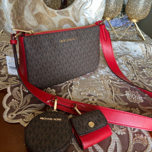 Michael Kors Crossbody with Tech Attached MK Signature - Picture 2 of 12